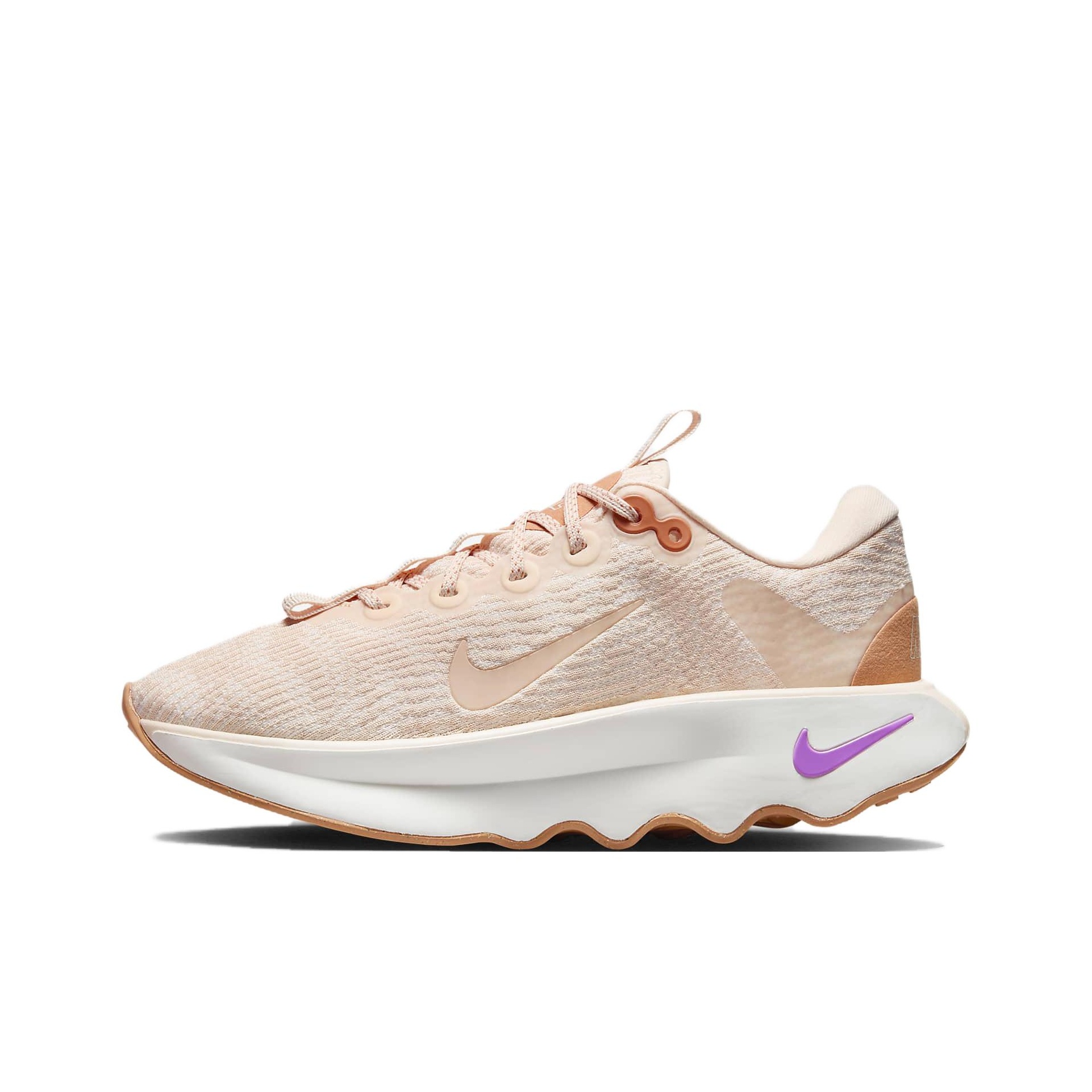 Men'S Shoes - รองเท้าเดิน Nike Motiva สำหรับผู้หญิง ทรงเตี้ย สีขาว-ส้ม